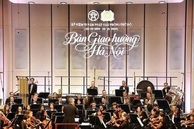 Xúc động chương trình nghệ thuật đặc biệt 'Bản giao hưởng Hà Nội'