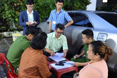 Người dân phản ánh sợi 'lạ' trong tô bún bò ở Huế