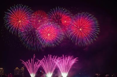 Vũ điệu ánh sáng trên mặt nước Hồ Tây mừng 72 năm Ngày Giải phóng Thủ đô