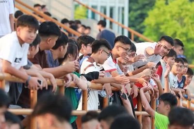 Kỷ lục khán giả trong ngày mở màn Giải bóng đá học sinh THPT Hà Nội 2026
