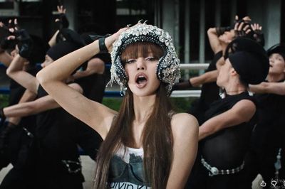Lisa lập kỷ lục K-pop với MV đạt 200 triệu lượt xem nhanh chóng