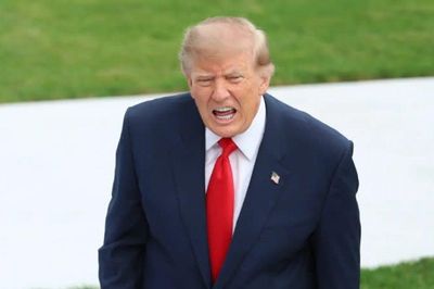 Tổng thống Trump để ngỏ phương án quân sự sau vụ tấn công tại sân bay King Khalid