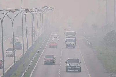Nhiều trường học tại Malaysia phải tiếp tục đóng cửa do khói mù