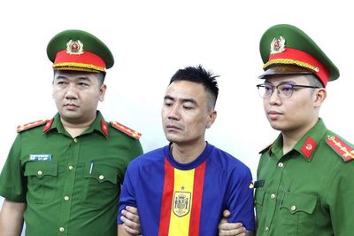Livestream phản cảm ở Tràng An, Thắng 'Ật' bị khởi tố, bắt tạm giam