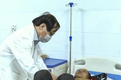 Quảng Ngãi: 105 người nhập viện nghi ngộ độc sau khi ăn bánh mì
