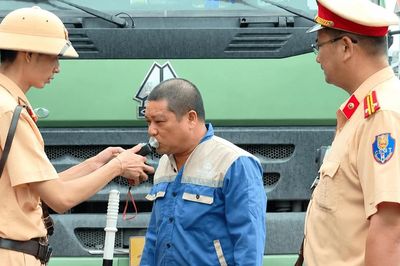 9 tháng đầu năm, CSGT Quảng Ninh tước hơn 1.200 giấy phép lái xe