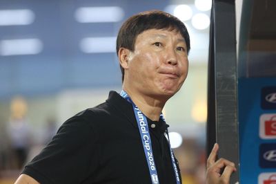 Tuyển Việt Nam: Cuộc đua đầy thách thức của HLV Kim Sang Sik