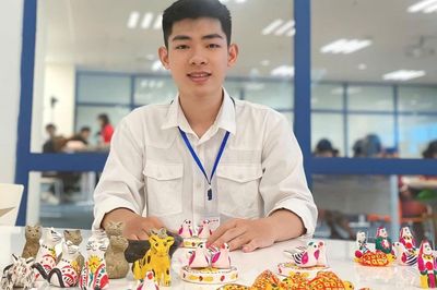 Sợ nghề xưa thất truyền, chàng trai Bắc Ninh bỏ việc về nặn phỗng đất với ông nội