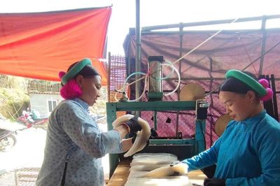 Sợi miến hong nắng, tiếng búa con tàu: Làng nghề thành điểm đến
