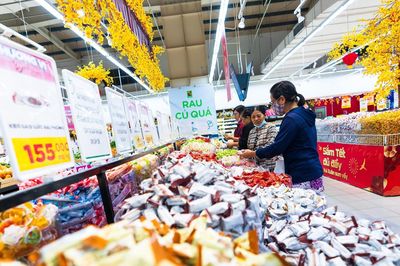 Vì sao WHO khuyến nghị dán cảnh báo dinh dưỡng ở mặt trước bao bì?
