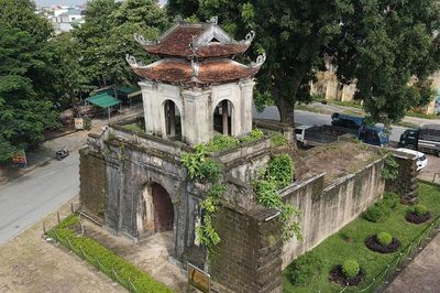 Dấu tích thành cổ hơn 200 năm giữa lòng đô thị