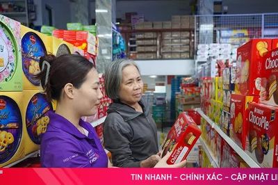 Thị trường bán lẻ đổi thay, tiệm tạp hóa truyền thống tìm hướng thích ứng