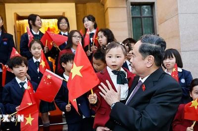 Chủ tịch Quốc hội Trần Thanh Mẫn gặp gỡ cộng đồng kiều bào tại Trung Quốc