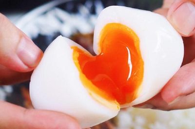 Ăn trứng lòng đào hay chín kỹ: Chuyên gia chỉ ra điều cần lưu ý