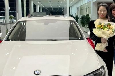 Bà chủ nhà hàng mua xe BMW tặng nhân viên để đi làm đỡ mệt và mưa rét
