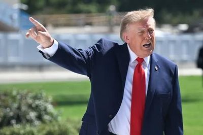Ông Trump yêu cầu Ukraine thay tổng thống, cảnh báo ông Zelensky