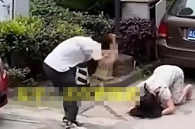 Bạn trai tuyên bố hủy hôn, cô gái 26 tuổi lập tức quỳ xuống cầu xin một điều