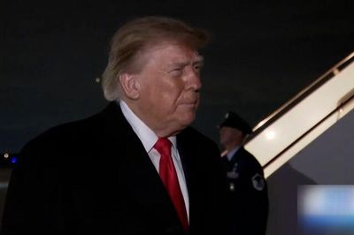 Tổng thống Trump gia tăng áp lực lên Tổng thống Zelensky