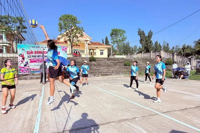 Xã Phù Mỹ Đông tổ chức Giải bóng chuyền nữ chào mừng Ngày thành lập Hội LHPN Việt Nam