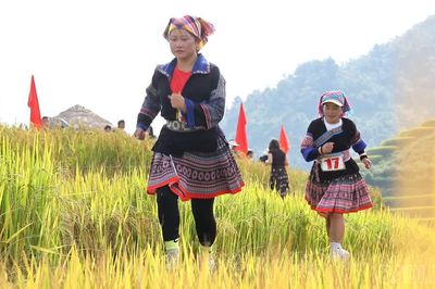 Gần 200 phụ nữ vùng cao tham gia Giải chạy “Váy xòe trên sóng lúa” tại Lao Chải