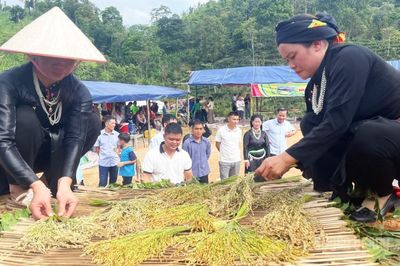 Khuôn Lùng tổ chức Hội thi Hương cốm Nà Chì và khánh thành đường giao thông nông thôn