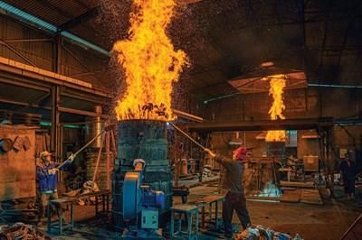 Giữ lửa nghề đúc đồng Huế