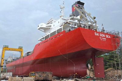 Có việc làm đến năm 2027, doanh nghiệp đóng tàu vẫn nghẽn dòng tiền