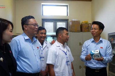 Sớm tháo gỡ khó khăn, nâng cao năng lực trạm y tế