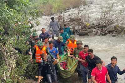 Tìm thấy thi thể người dân bị nước lũ cuốn trôi