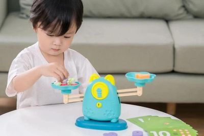 Chọn đồ chơi cho trẻ nhỏ: 3 tiêu chí cha mẹ tuyệt đối đừng bỏ qua