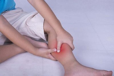 Bé gái 4 tuổi kêu đau chân nhưng gia đình vẫn chủ quan, đi khám bất ngờ phát hiện ung thư nguy cơ cao