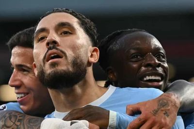 Man City trừng phạt Liverpool sau tấm thẻ đỏ ở đại chiến Ngoại hạng Anh