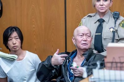 Cặp vợ chồng siêu giàu ở California bị bắt vì bạo hành 21 đứa trẻ trong 'ngôi nhà kinh hoàng'