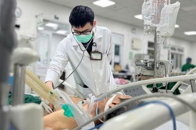 Bệnh nhân suy hô hấp phải đặt ống thở sau vài ngày sốt nhẹ