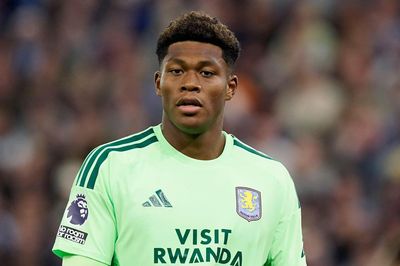 Aston Villa mất bộn tiền vì thủ môn Nhật Bản