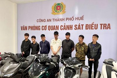 Khởi tố 15 thanh niên rượt đuổi, dùng hung khí đánh nhau trên đường phố