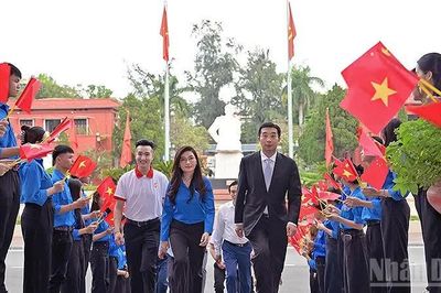 Thanh niên Việt Nam-Trung Quốc 'Tiếp nối mạch nguồn đỏ-Cùng kiến tạo tương lai'