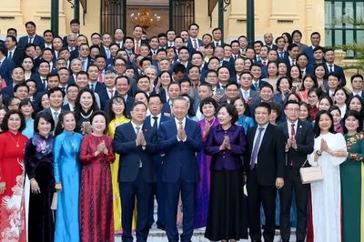 [Ảnh] Tổng Bí thư, Chủ tịch nước Tô Lâm gặp mặt đại biểu doanh nghiệp tiêu biểu