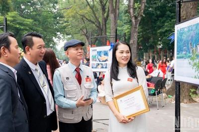 Vẻ đẹp Hà Nội và những nẻo đường đất nước qua ảnh báo chí