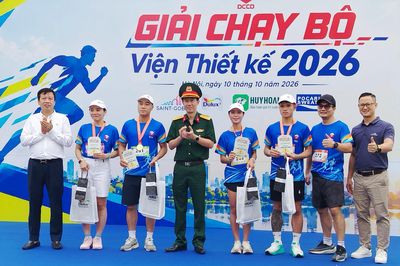 Bước chân gắn kết trên đường chạy
