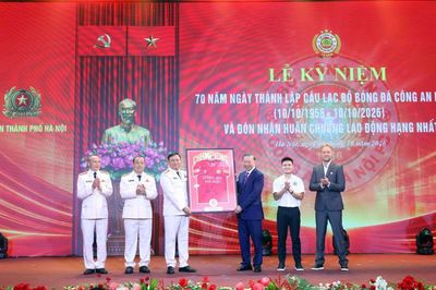 CLB Công an Hà Nội đón nhận Huân chương Lao động hạng Nhất