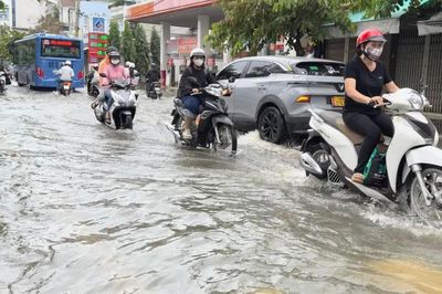 Đầu tuần, Nam bộ tiếp tục mưa dông, triều cường tại TPHCM vượt báo động 3