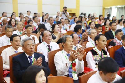 Trung ương Hội Nông dân Việt Nam gặp mặt 96 nông dân xuất sắc 40 năm Đổi mới