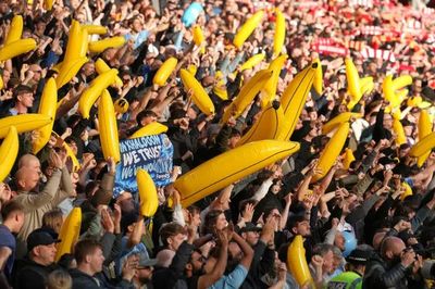 Man City vượt qua 'bão lửa' tại Anfield