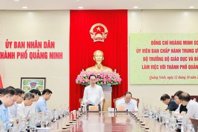 Bộ trưởng Hoàng Minh Sơn làm việc với TP Quảng Ninh