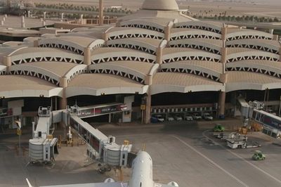 Lực lượng Houthi tấn công các sân bay của Saudi Arabia, Iran đưa ra lời hứa hẹn