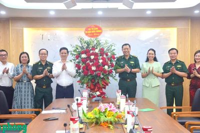 Bộ đội Biên phòng chúc mừng Hội Nông dân Việt Nam nhân kỷ niệm 96 năm Ngày truyền thống