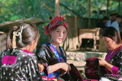 Bản người Mông dưới chân Hoàng Liên Sơn có thứ khiến du khách đổ xô lên núi, tiền tự tìm đến