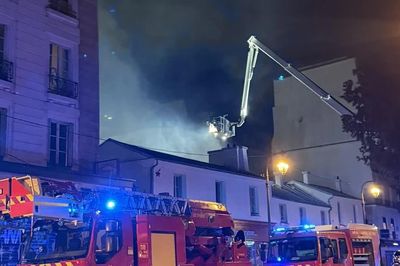 Cháy lớn thiêu rụi khu chợ có mái che lâu đời nhất Paris