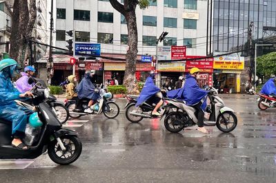 Thời tiết ngày 12/10: Trung Bộ và Nam Bộ mưa rào và dông